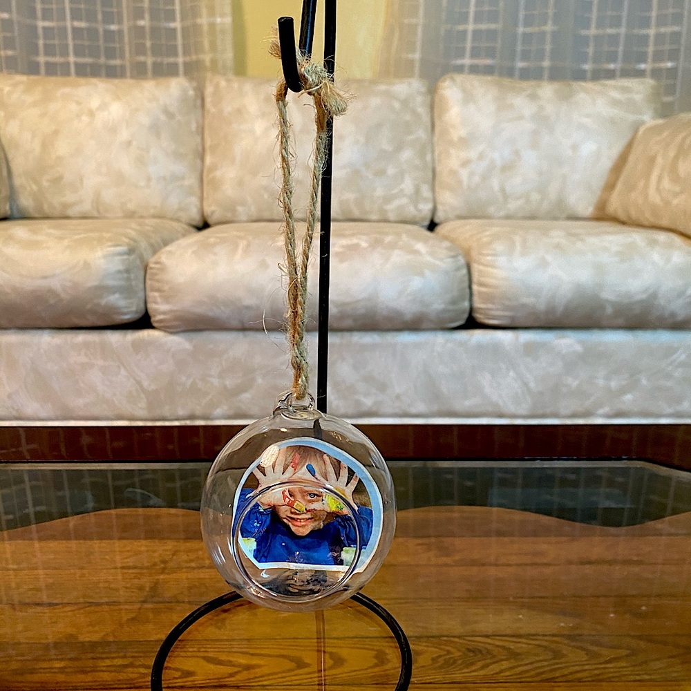 Crystal ornament for displaying photos, candles